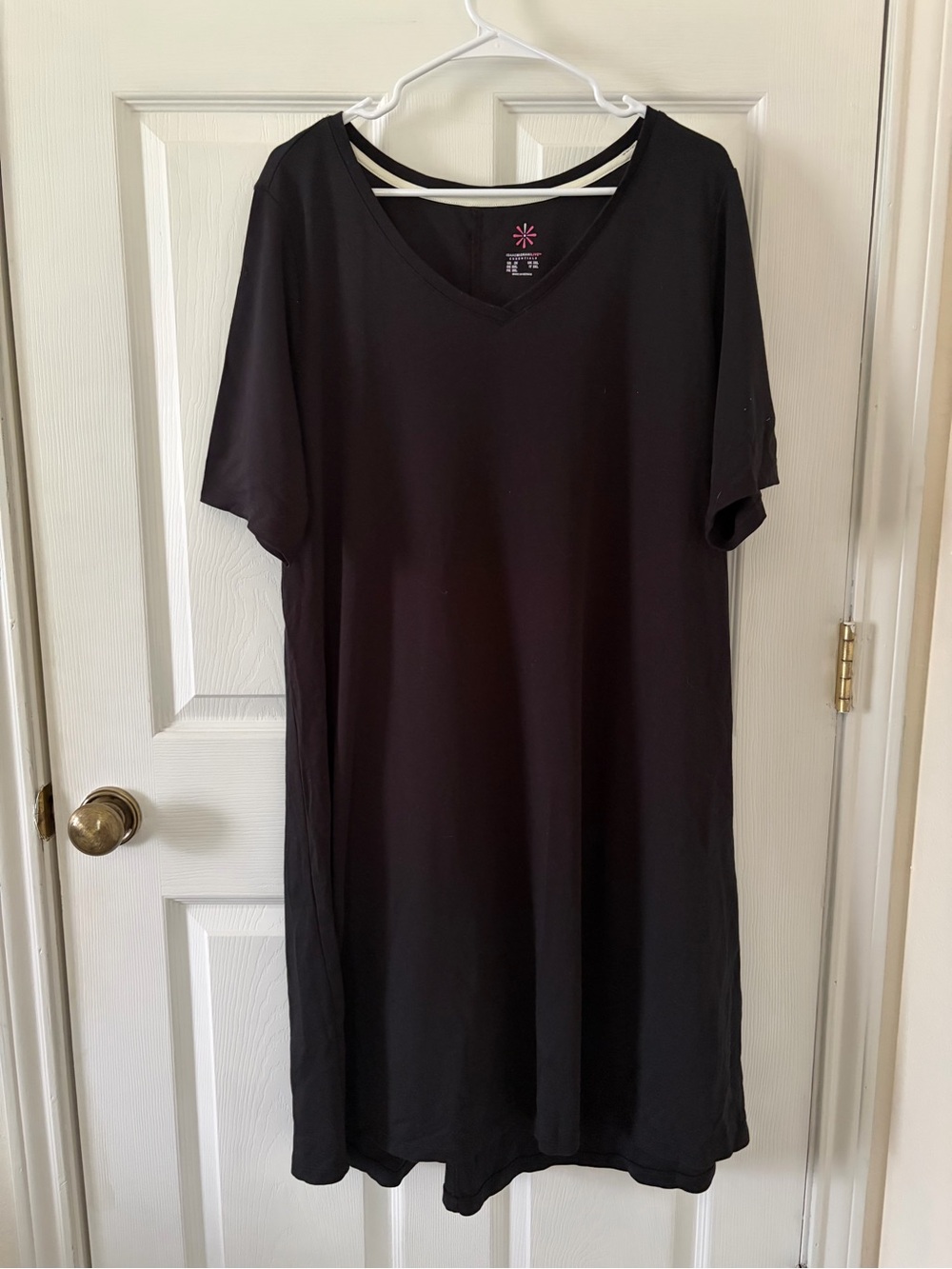 Isaac Mizrahi Essentials Black V-Neck Dress